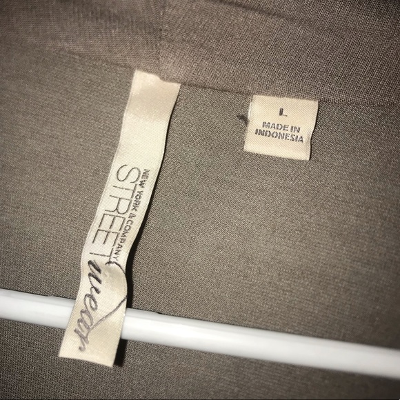 Ruffle Detailed Sweater Size Large - Picture 2 of 4